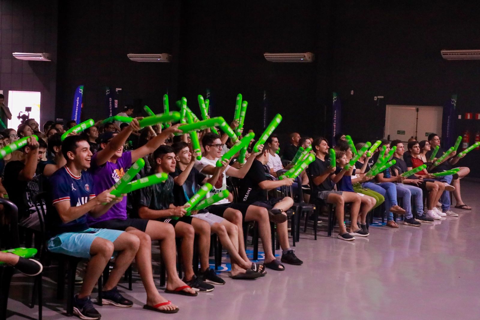 Animação da torcida e finais do FIFA, Valorant e CS-GO marcam último ...